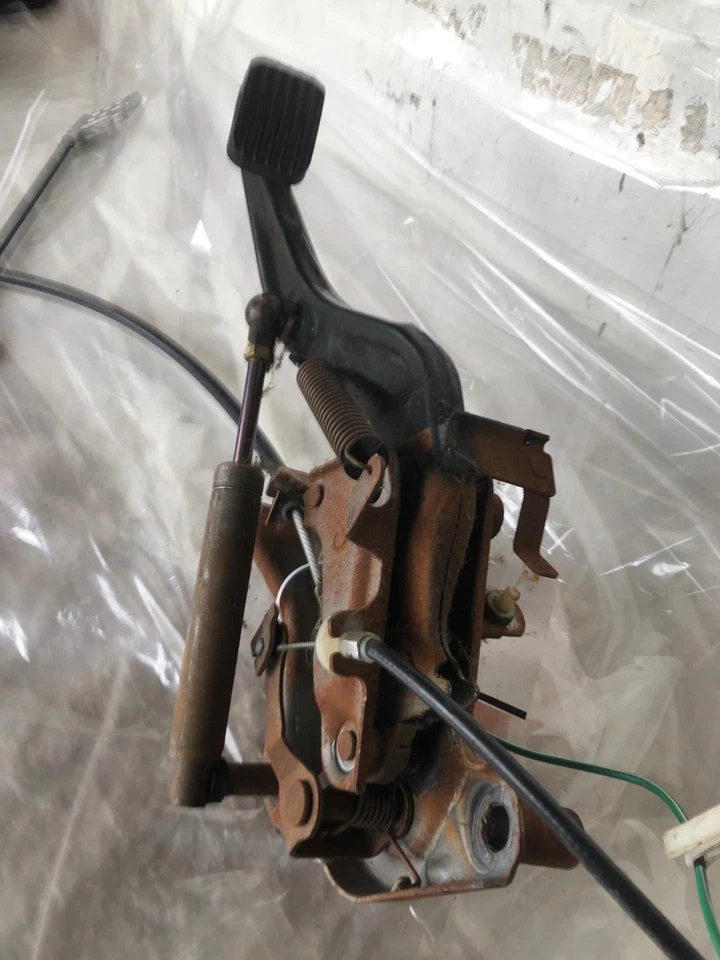 Toyota Avalon XL 1997 sedán freno de emergencia manija de estacionamiento conjunto usado Foto 2 de 4