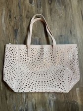 New Bath  Body Works 2017 VIP Faux Leather Tote Bag Pink Blush Zipper. New