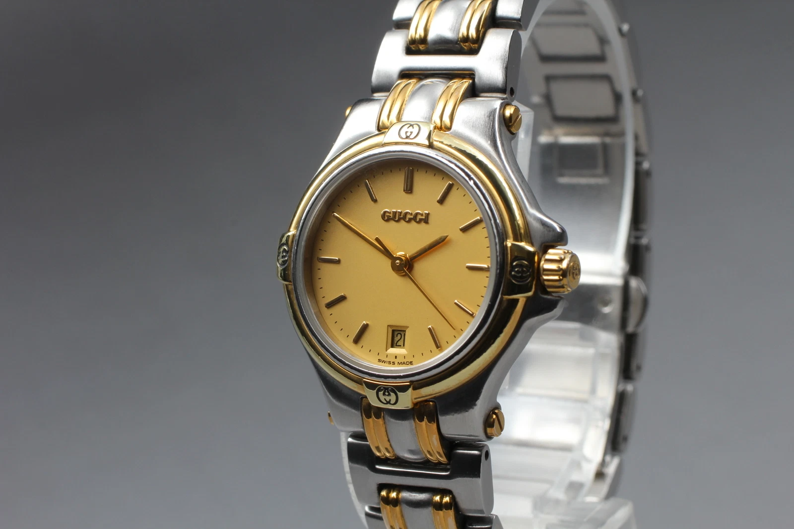 [Presque comme neuve] Montre femme vintage GUCCI 9040L date cadran doré argent deux tons Qz