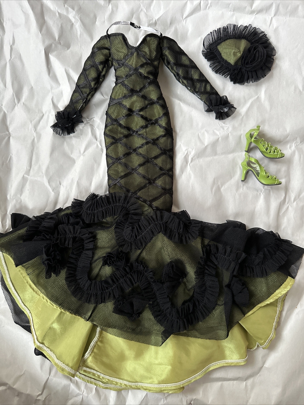 ROBE POUR TONNER EVANGELINE GHASTLY Bleu roi sequins doublée avec châle