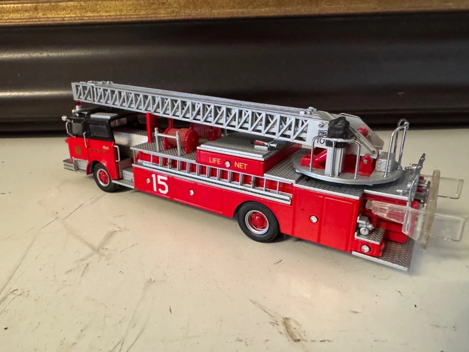 Code 3 #12816 Mack CF Chicago Ladder 15 1:64 - Image 2 of 2