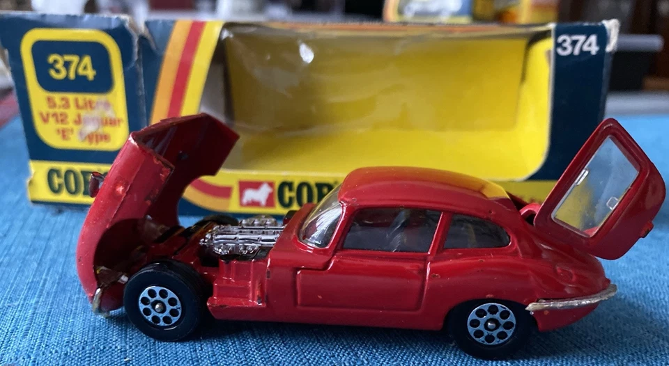 CORGI TOYS  #374 JAGUAR TYPE E SCALE 1/43 - Photo 3/4