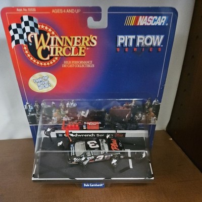 Winners Circle 1998 - Dale Earnhardt Sr. #3 Goodwrench   Pit Row Series - 1:64