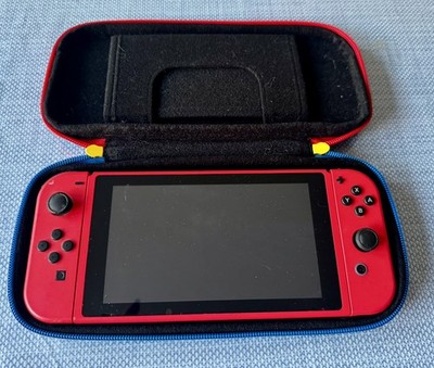 Rote Nintendo Switch - Konsole, Case & Ladegerät - Super Mario Edition