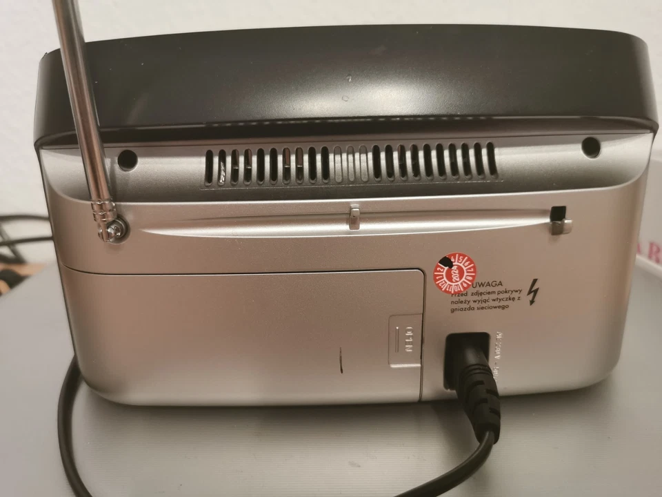 Grundig Music 7000 DAB/DAB+ Radiowecker - Schwarz/Silber - Bild 4 von 4