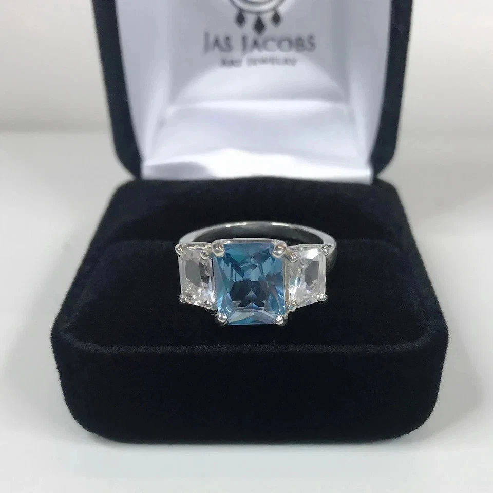 Anillo de compromiso de diamantes y espinela azul natural talla esmeralda de 7,00 quilates de oro blanco de 14 k Foto 3 de 4