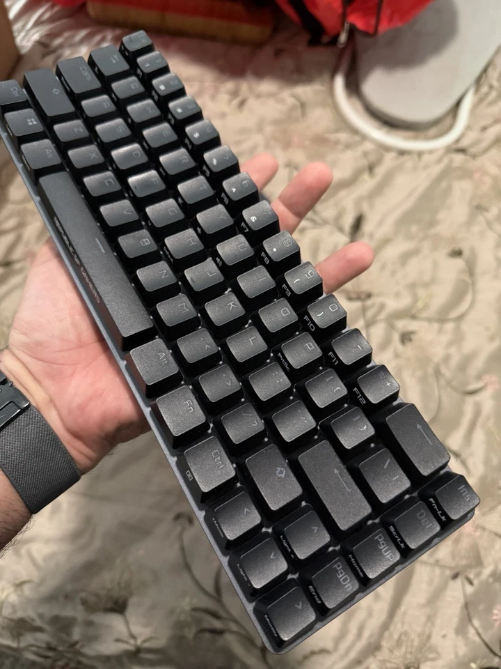 Teclado para juegos ASUS ROG Falchion Ace HFX 65% efecto Hall, ligeramente usado Foto 4 de 4