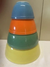 Vtg Pyrex MCM Primary Colors Farmhouse Nesting/Mixing/Serving Bowls Set of 4
