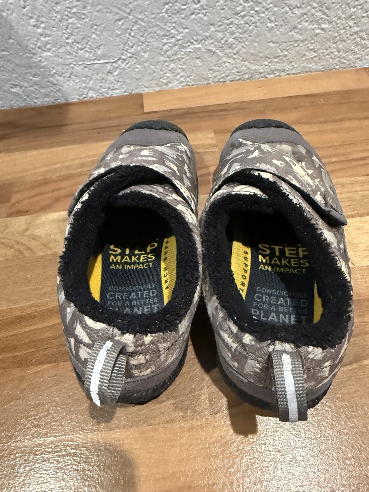 Scarpe basse Youth KEEN Howser acciaio grigio bianco stella taglia 12