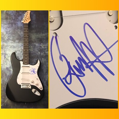 REMI WOLF Signierte E-Gitarre Foto Unterschrift COA Graph Factory Authentics