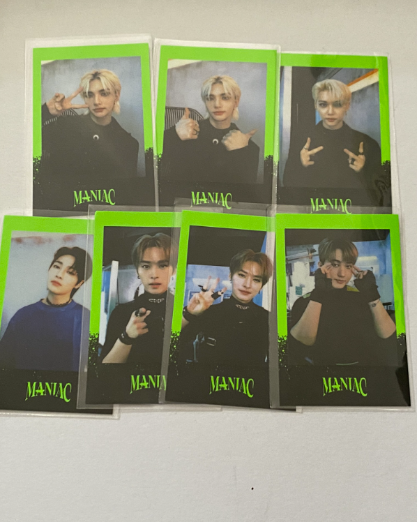 straykids maniac ポラロイド STRAY KIDS MANIAC OFFICIAL MERCH PREORDER POLAROID LEE KNOW