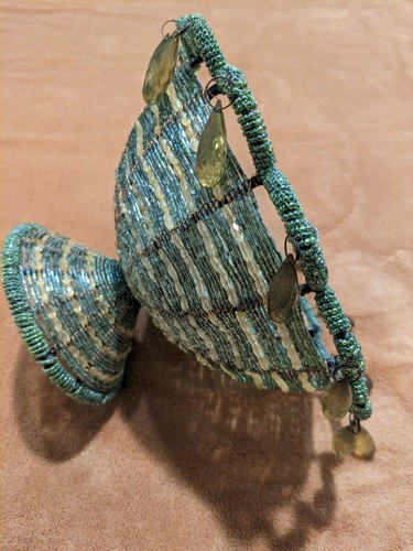 vintage metal wire beaded fruit bowl pedestal with hanging beads - Picture 5 of 6