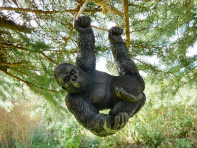 Kletternder Gorilla Baumbehang Garten Ornament Statue Skulptur Harz Dekoration