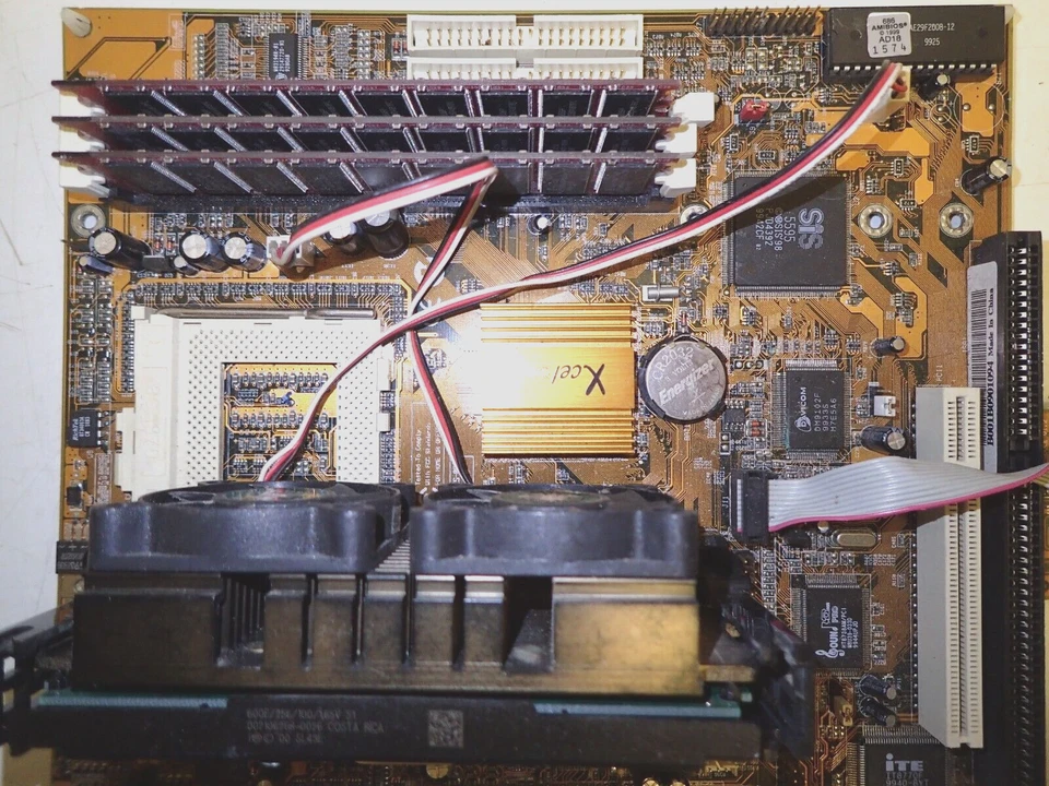 Placa madre PC MB-M741LMRT Pentium-III Socket 370+ ranura-1 600 MHz con ISA Foto 3 de 4