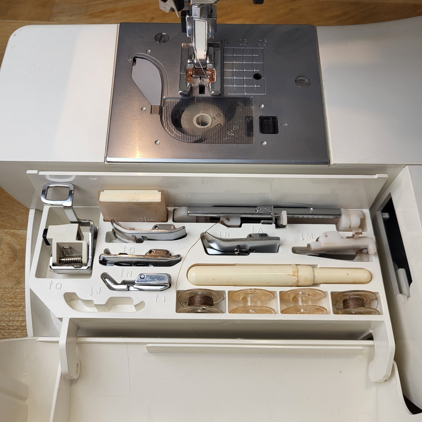 Brother Pacesetter PC8200 Embroidery Machine w/ Case and Power Cable