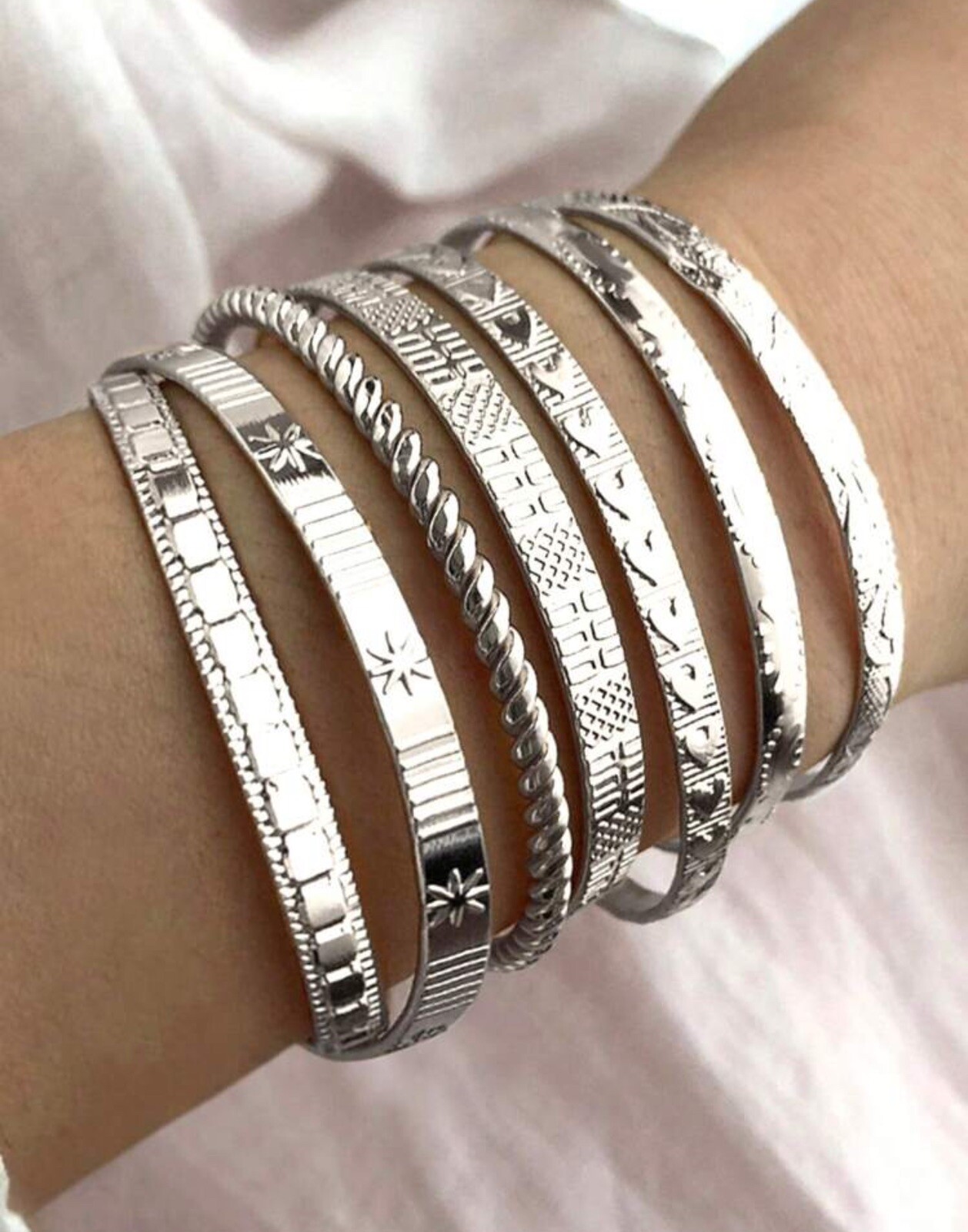 Lot de 7 bracelets manchettes argentés pour femme parures de jonc chic