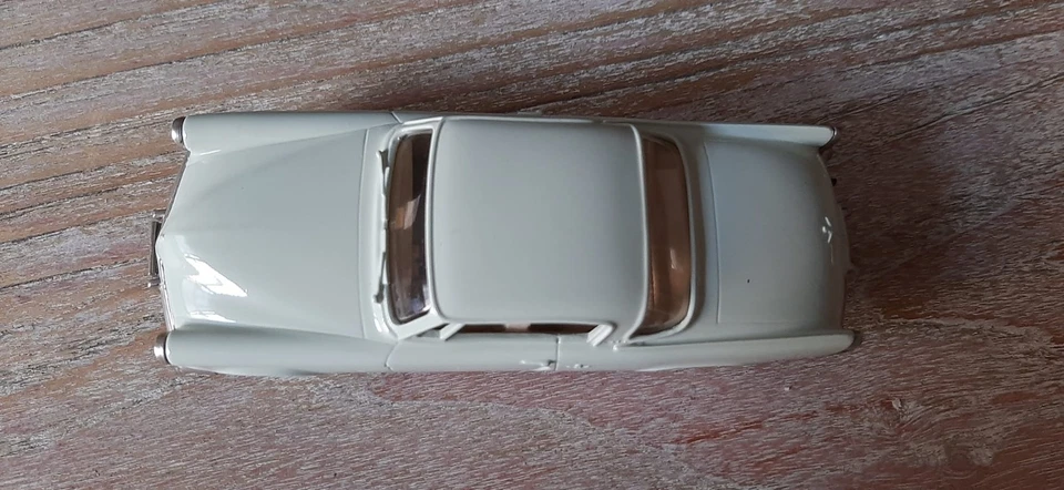 Brooklin Models BRK 32 STUDEBAKER Commander Starliner Coupe 1953 1:43 - Immagine 4 di 4