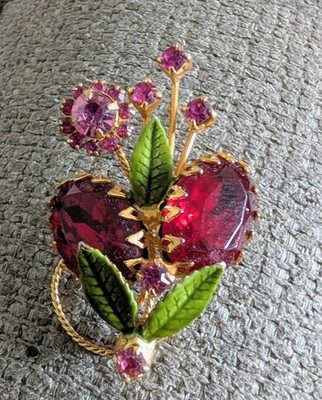 Beautiful Vintage Ruby Red Stones Brooch