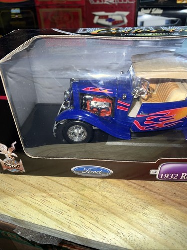 Road L 1932 Ford Roadster Street Rod Blue with flames Diecast 1:18 rare - Picture 6 of 10