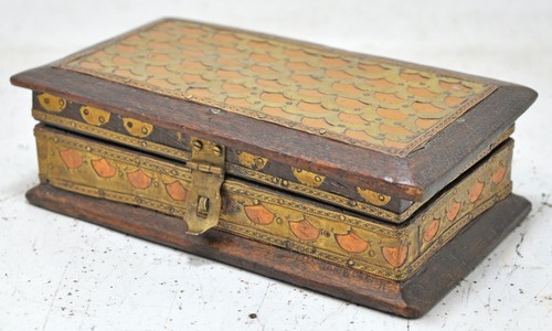 Vintage Wooden Small Storage Box Original Old Hand Crafted Brass Fitted - Picture 3 of 10