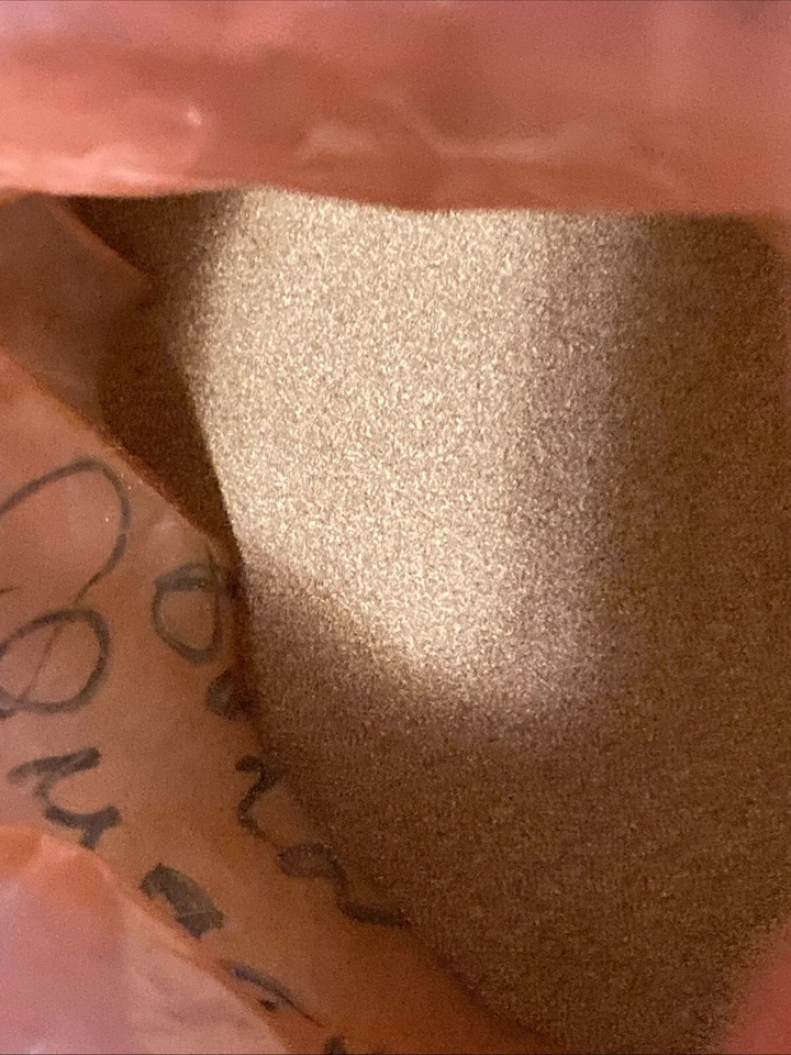 huevos de camarón en salmuera Foto 2 de 2