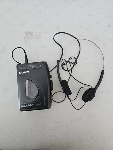 Sony Walkman WM-FX21 AM/FM Cassette Player w/ Belt Clip VTG FOR PARTS / REPAIR