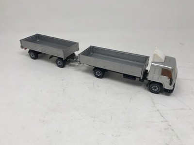 Siku  - Volvo FL10 Intercooler silber mit Anhänger - Hollis Transport - 1:55