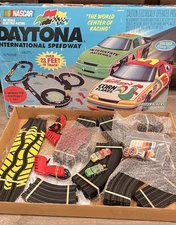 Slot Car Set Life like Daytona Speedway EXCELLENT Condition Extra Long