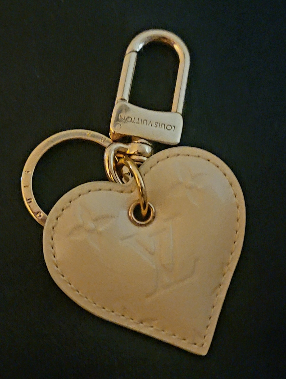 LOUIS VUITTON  Love Lock Heart Keyring/Bag Charm Monogram Vernis Leather image 6
