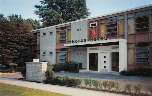 Beryl's Motor Hotel On Lake Erie's Edgewater Drive  Cleveland,OH Vtg Postcard  - Picture 1 of 2
