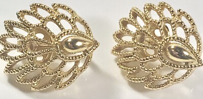 CROWN TRIFARI VINTAGE GOLD TONE LOTUS FLOWER CLIP ON EARRINGS (C654)
