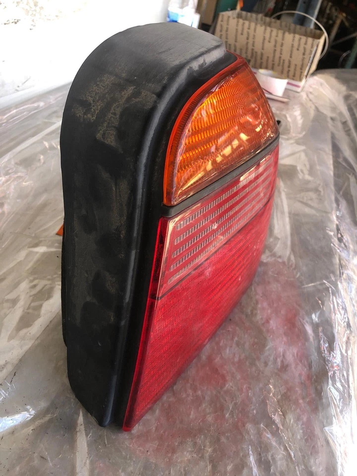 2002 大众 CABRIO LX 尾灯总成乘客右侧右手原始设备制造商 — 第 3/4 张图片