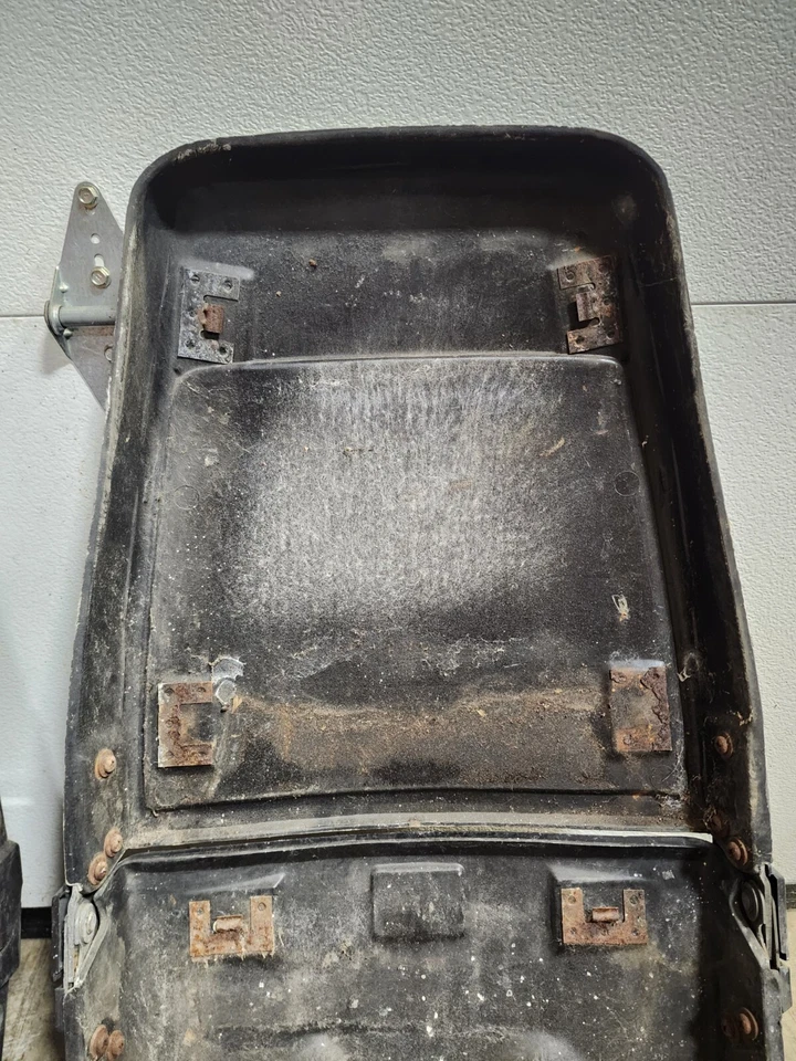 79-82 C3 Corvette Marco de Asiento Cubo Almeja Carcasa PAR Izquierdo y Derecho OEM GM BUEN Uso Foto 3 de 4