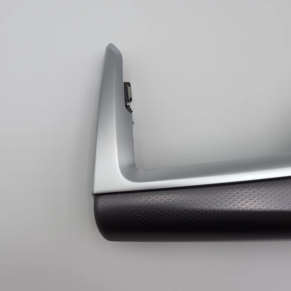 2024 BMW U06 X1 U11 X2 U10 Silver TRIM STRIP DASHBOARD HEXAGON 9638715 - Image 4 of 4