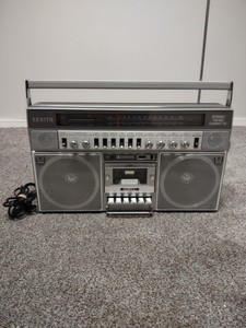VTG ZENITH MODEL R99 AM/FM STEREO CASSTTE RADIO BOOMBOX 