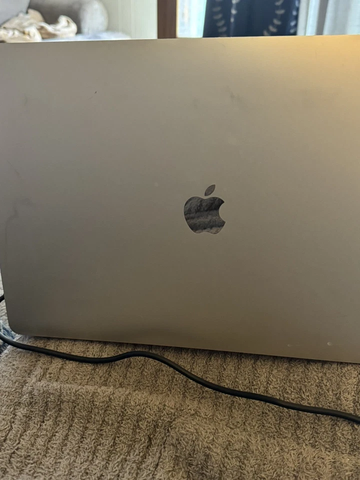 15 英寸 Apple MacBook Pro - 3.8Ghz Turbo i7 16GB 256GB 固态硬盘触控条   — 第 3/4 张图片