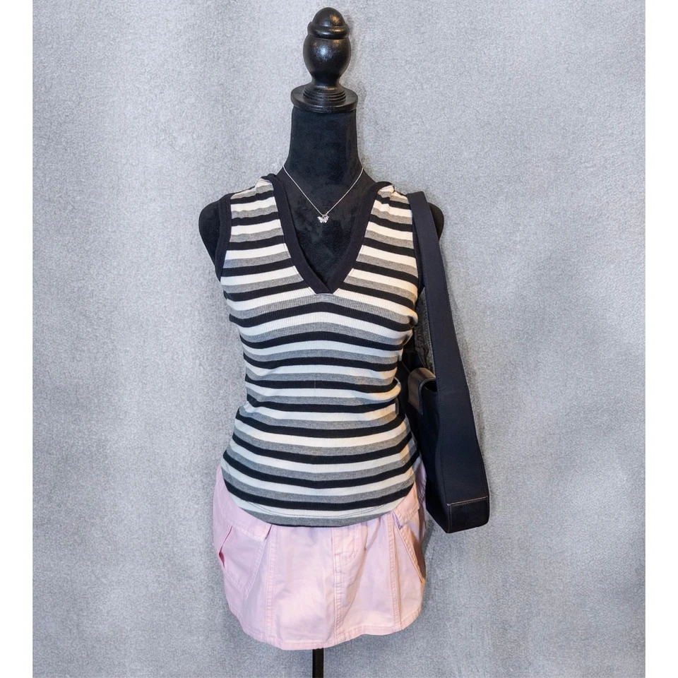 Top acanalado sin mangas con capucha y cuello en V deportivo Bebe vintage Y2K a rayas mediano  Foto 3 de 4