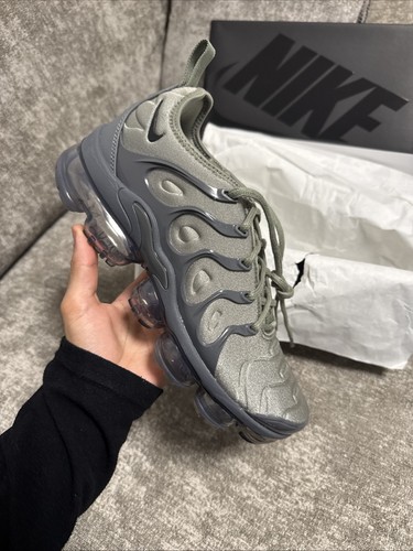 Taglia UK 6.5 - Nike Air VaporMax Plus Low Nero Grigio Verde Cachi - AFFARE! - Foto 2 di 24