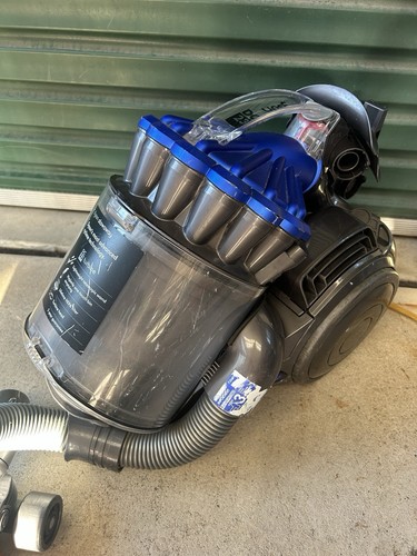 Dyson DC23 Barrel Vacuum Cleaner Plus Power Head And Attachments - Picture 6 of 7