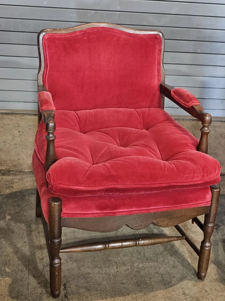 PAR DE Sillones de Campo Franceses Ethan Allen Nogal Tufted Tela Terciopelo Rojo Foto 3 de 4