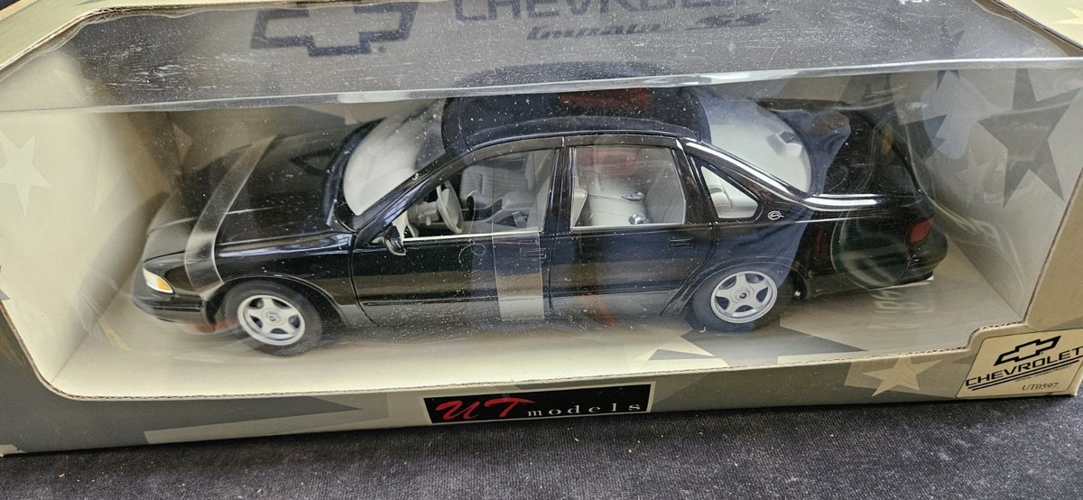 UT Models 1/18 Chevy Impala SS 1996 Black Diecast 21031