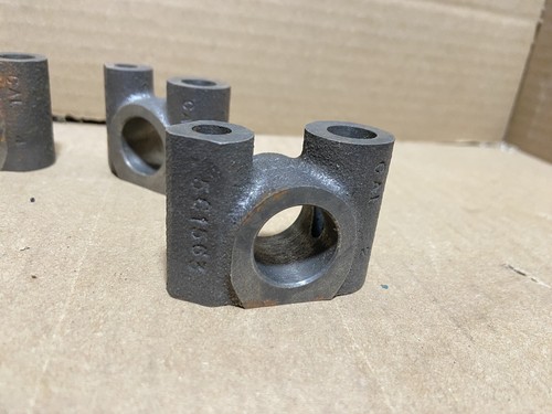 GM 561563 Rocker Shaft Bracket -- NOS, GENUINE OEM -- Lot of 3 - Picture 4 of 6