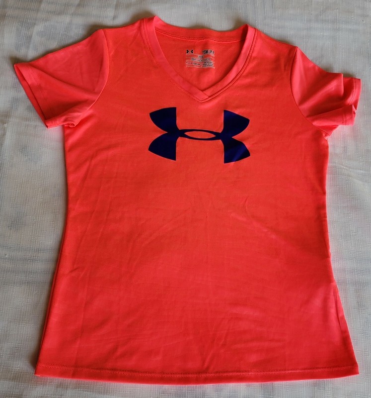 	Girls Pink with purple Under Armour heat gear V-Neck Loose Shirt size YSM