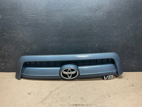 2005 to 2007 Toyota Sequoia Front Upper Grill Grille W/ Emblem Oem J3521 DG