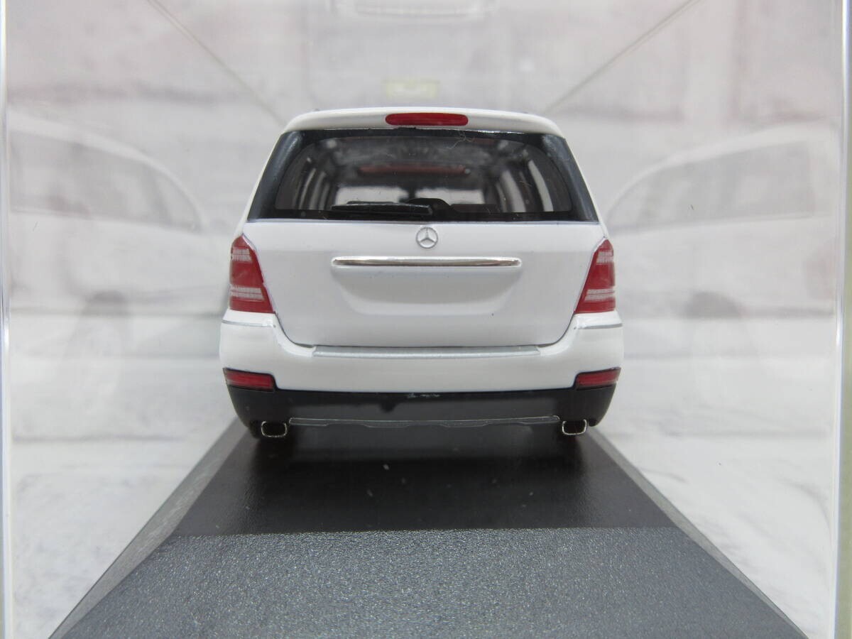 1:43 Minichamps Mercedes-Benz GL-Class 2006 White Diecast