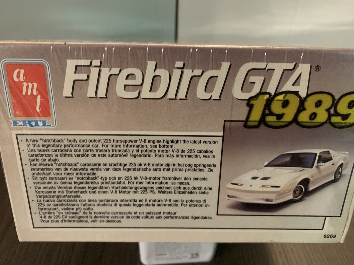 AMT ERTL 1989 Pontiac Firebird GTA Scale 1:25 Model Kit