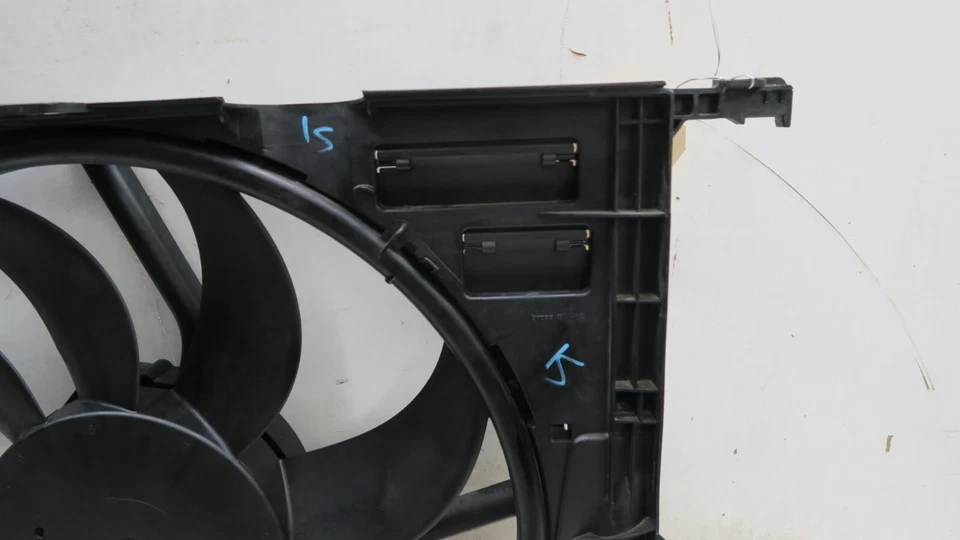 Cubierta del ventilador del radiador del motor BMW M6 F12 2013-2018 OEM 4,4 L 7602181-01 Foto 3 de 4