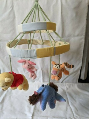 peeking pooh