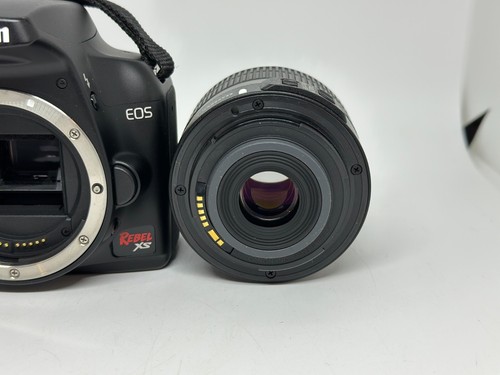 Canon EOS Rebel XS 1000D Digital SLR Camera w/ EF-S 18-55mm IS Lens - Picture 13 of 19