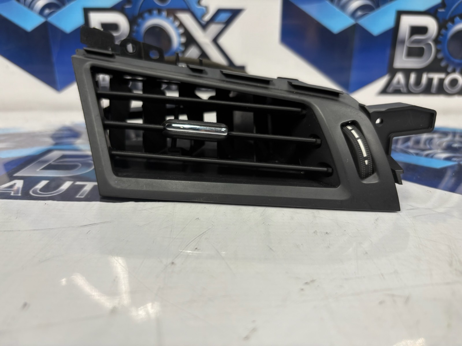 2018-2023 INFINITI Q50 DASH RIGHT INNER AIR VENT GRILLE COVER 687504GA5A OEM